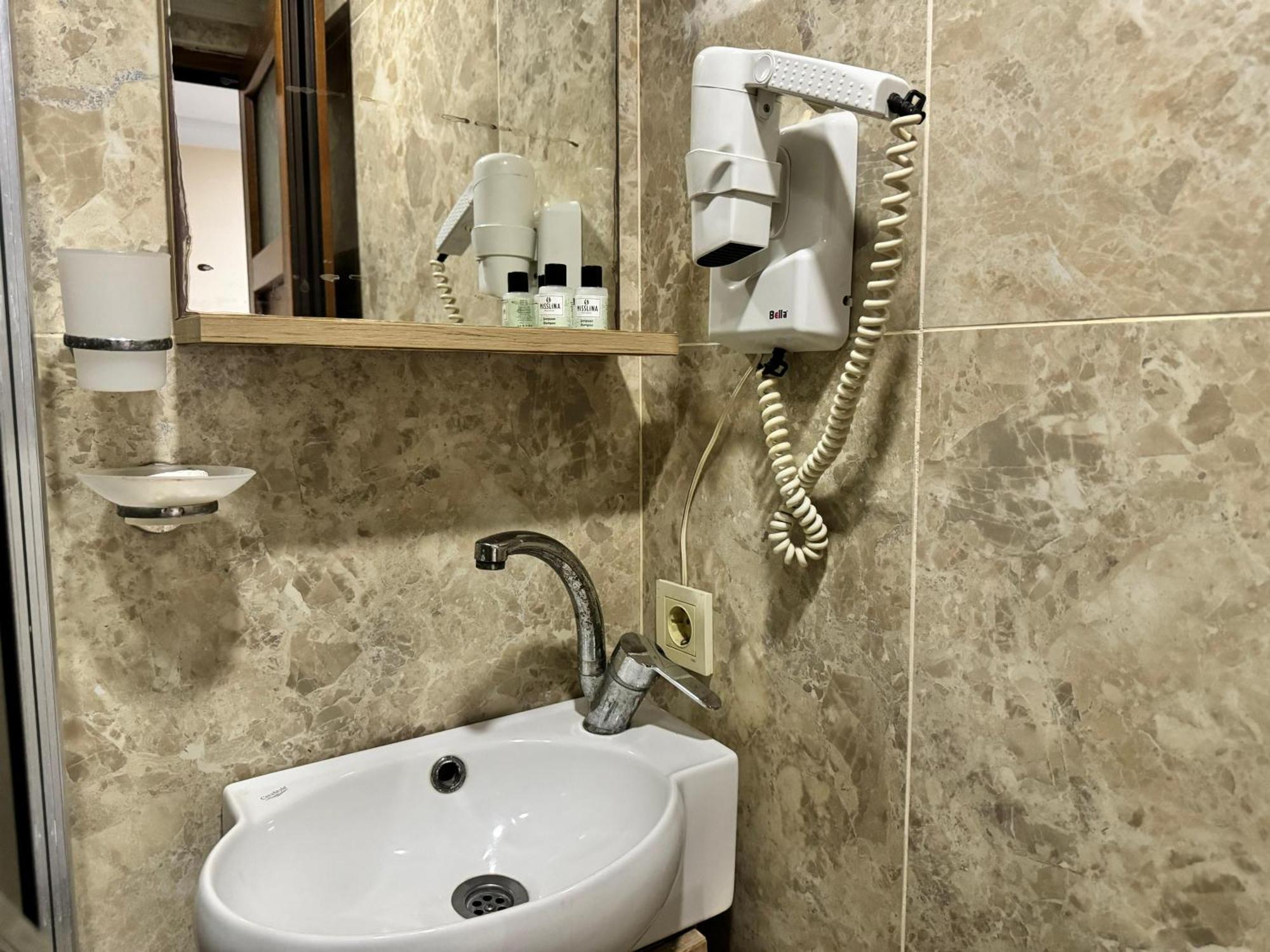 Hotel Visa Istanbul Bagian luar foto